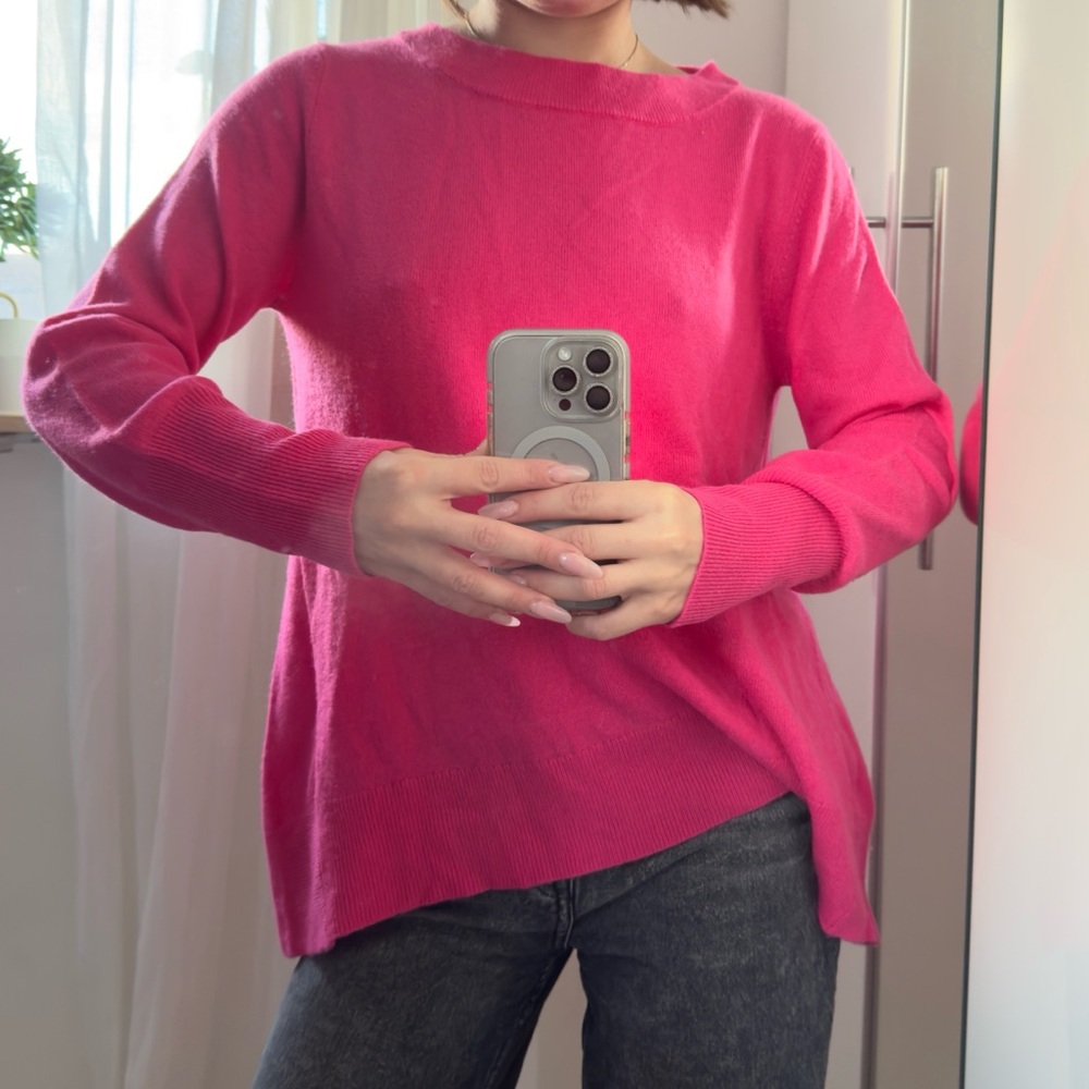 Beautiful relaxed fit Fushia Pink Crewneck Sweater